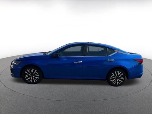 Used 2025 Nissan Altima 2.5 SV image 9