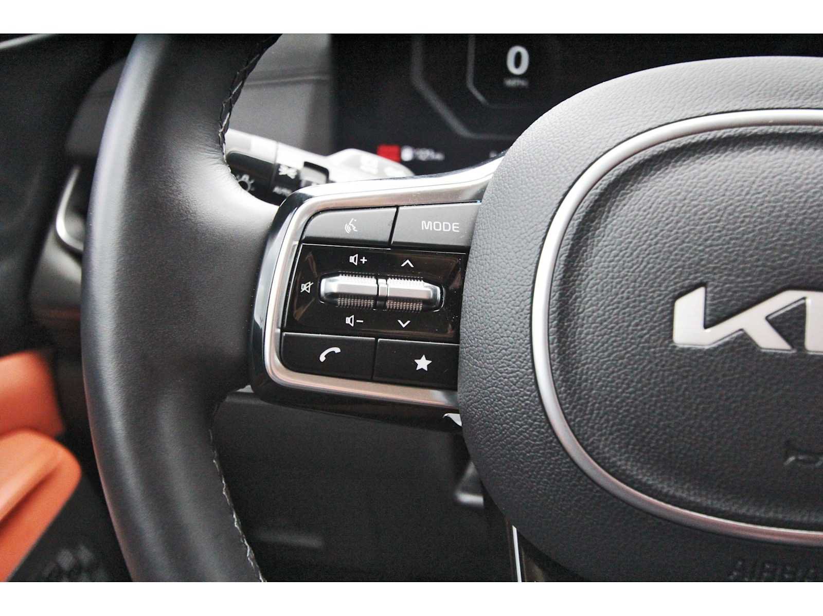 Used 2025 Kia Carnival SX Prestige FWD image 16