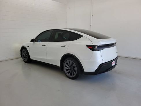 Used 2026 Tesla Model Y Long Range AWD/4WD image 7