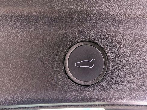 Used 2024 Tesla Model Y Long Range image 31