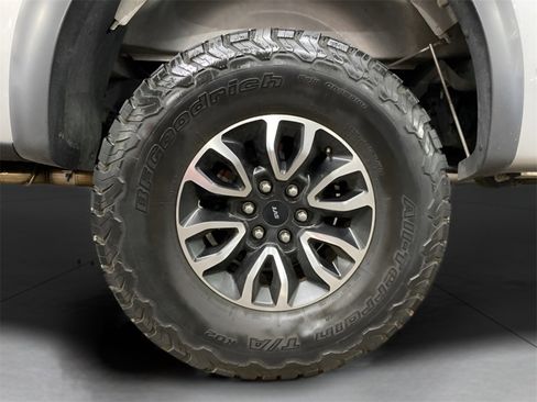 Used 2014 Ford F150 Raptor w/ Equipment Group 801A Luxury image 16