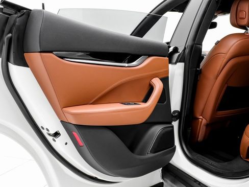 Used 2020 Maserati Levante image 43