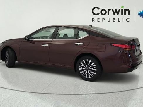 Used 2025 Nissan Altima 2.5 SV AWD/4WD image 3