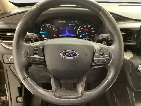 Used 2020 Ford Explorer XLT w/ Equipment Group 202A RWD image 13