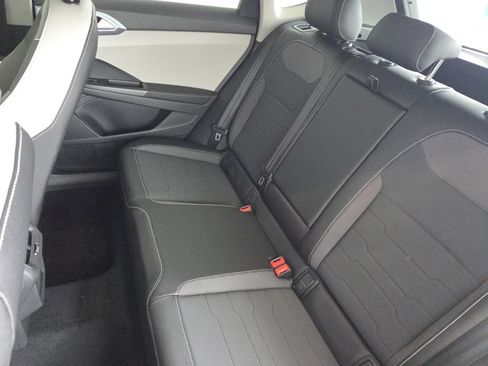 New 2026 Volkswagen Taos SE image 8