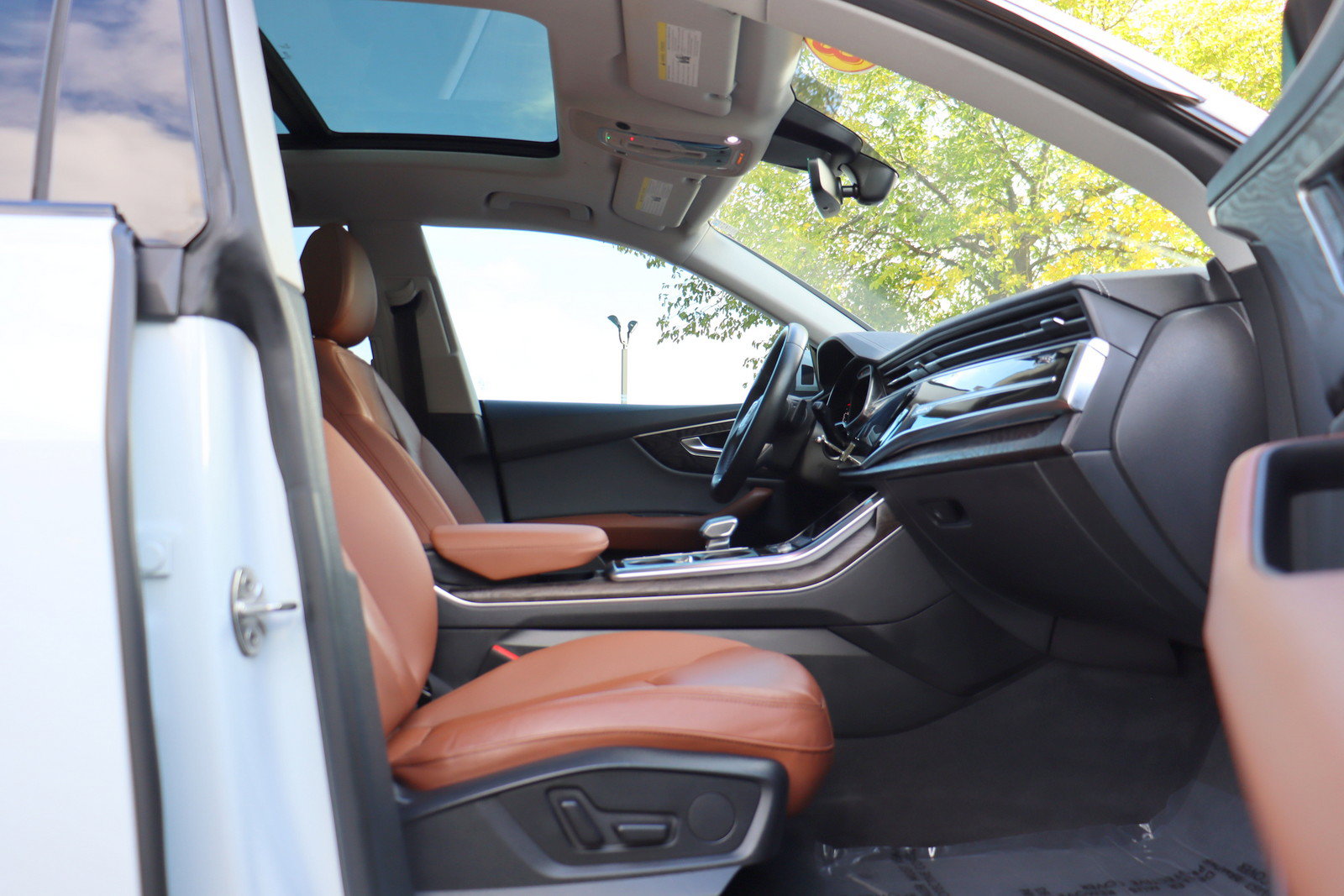 Used 2023 Audi Q8 Premium w/ Convenience Package AWD/4WD image 20