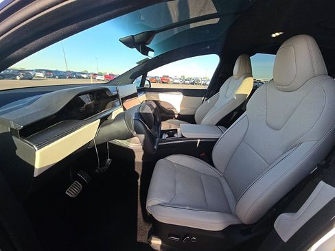 Used 2023 Tesla Model X Plaid AWD/4WD image 7
