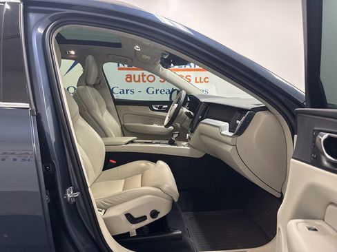 Used 2019 Volvo XC60 T5 Momentum w/ Premium Package AWD/4WD image 21