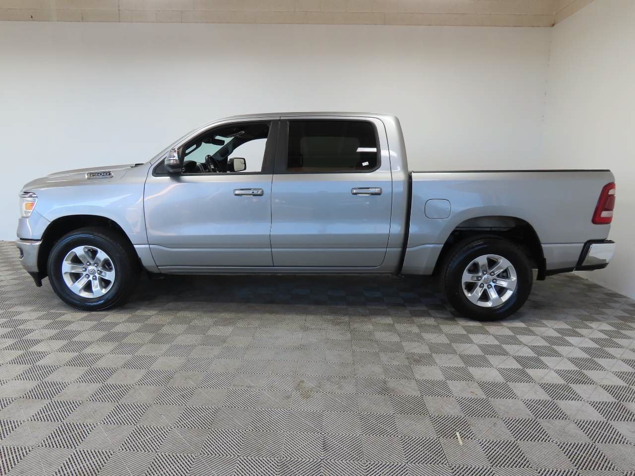Used 2024 RAM 1500 Laramie RWD image 6