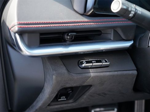 Used 2023 Chevrolet Corvette Stingray Premium Conv w/ Z51 Performance Package image 17