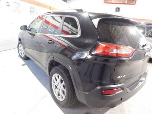 Used 2017 Jeep Cherokee Latitude w/ Safety/Convenience Group image 3