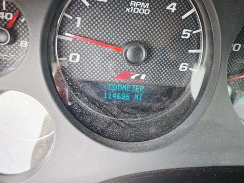 Used 2007 Chevrolet Suburban LT w/ LT Preferred Equipment Group AWD/4WD image 27