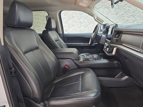 Used 2023 Ford Expedition Max XLT image 10