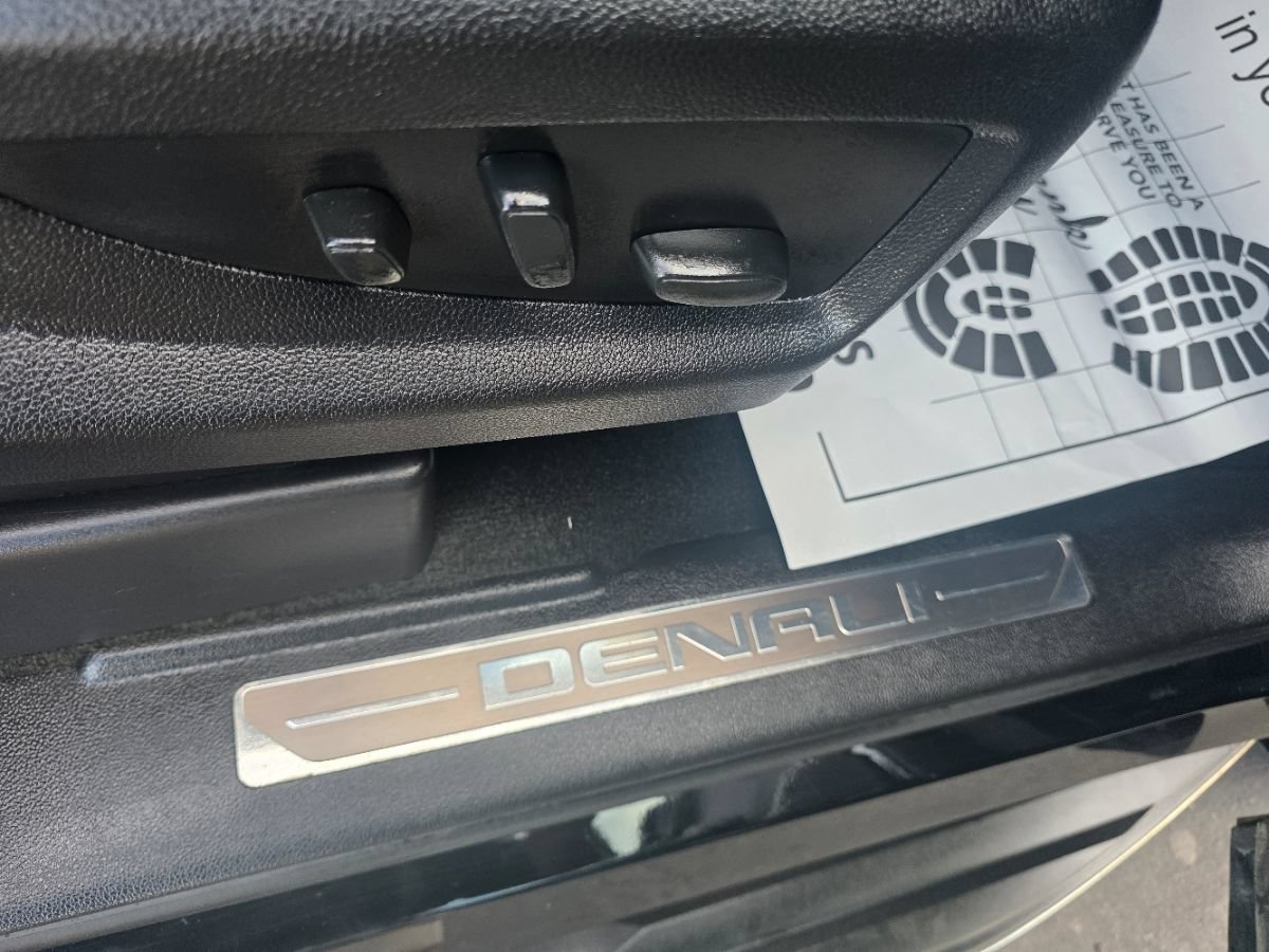 Used 2017 GMC Yukon Denali w/ Open Road Package AWD/4WD image 21