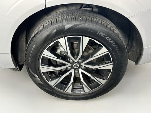 Used 2025 Volvo XC60 B5 Core image 11