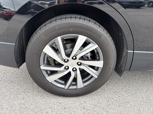 Used 2024 Chevrolet Equinox Premier FWD image 12