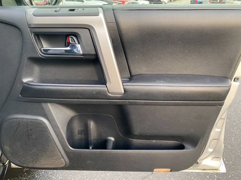 Used 2014 Toyota 4Runner SR5 AWD/4WD image 34