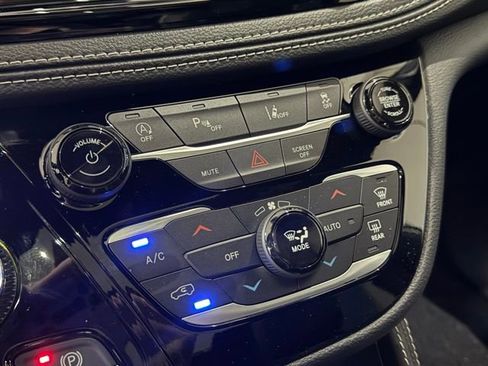 New 2026 Chrysler Pacifica Limited w/ S Appearance Package image 12