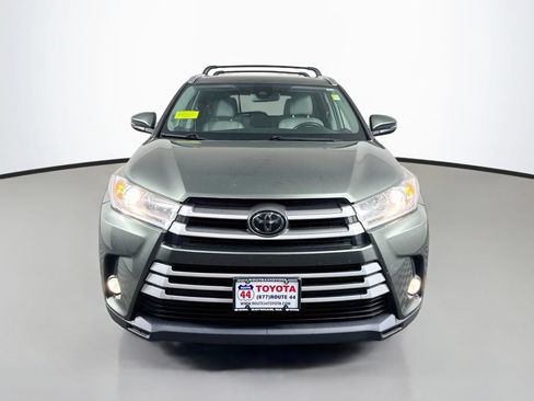 Used 2019 Toyota Highlander XLE AWD/4WD image 9