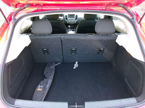 Used 2018 Chevrolet Cruze LT w/ Convenience Package image 10