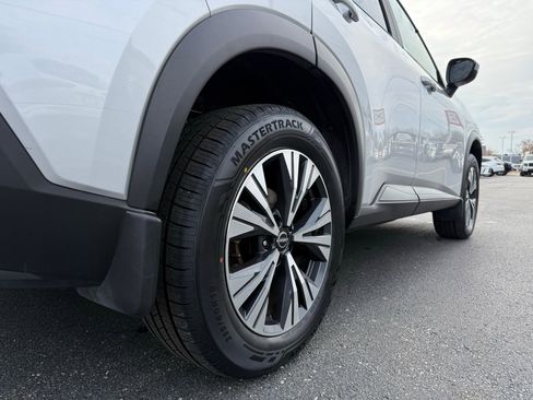 Used 2023 Nissan Rogue SV w/ SV Premium B Package image 16