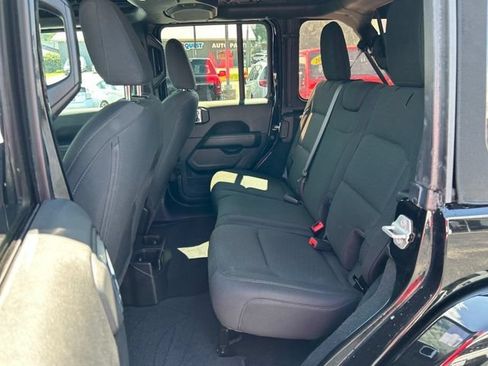 Used 2020 Jeep Wrangler Unlimited Sahara AWD/4WD image 17