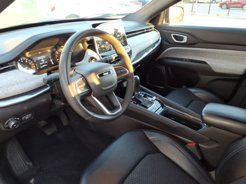 Used 2024 Jeep Compass Latitude AWD/4WD image 10