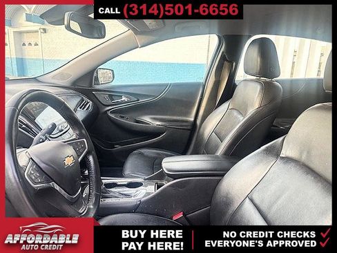 Used 2018 Chevrolet Malibu LT w/ Leather Package image 3