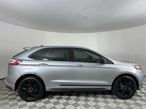 Used 2023 Ford Edge SE w/ Black Appearance Package AWD/4WD image 2