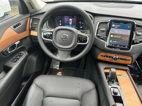 Used 2025 Volvo XC90 B6 Plus w/ Protection Package Premier AWD/4WD image 18