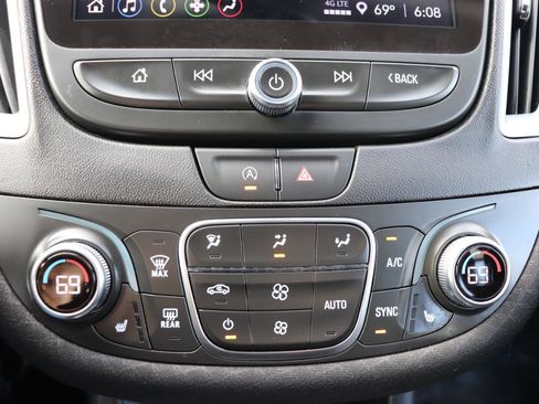 Used 2025 Chevrolet Malibu LT FWD image 33
