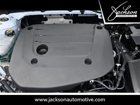 Used 2025 Volvo XC40 B5 Plus w/ Protection Package Premier image 32