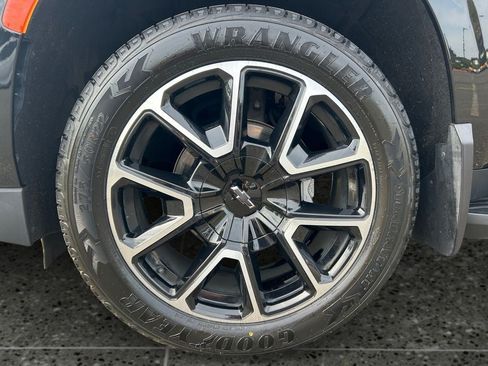 Used 2021 Chevrolet Tahoe RST AWD/4WD image 4