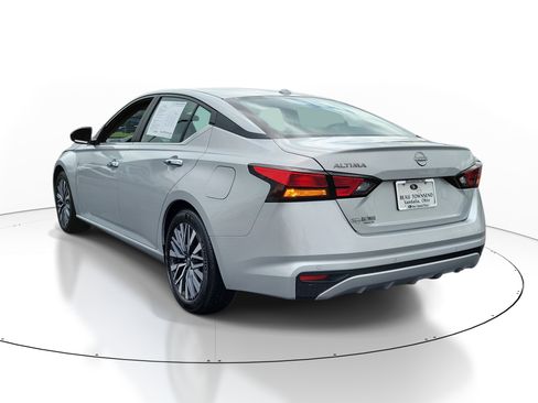 Used 2025 Nissan Altima 2.5 SV FWD image 3