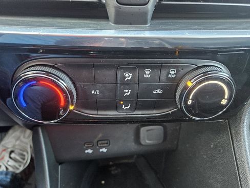 Used 2024 Buick Encore GX Sport Touring image 27