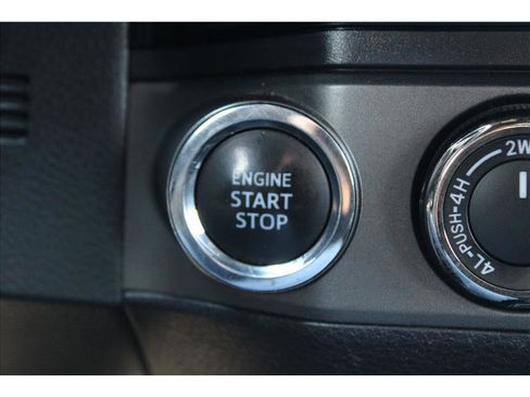 Used 2018 Toyota Tacoma TRD Off-Road w/ Technology Package image 22