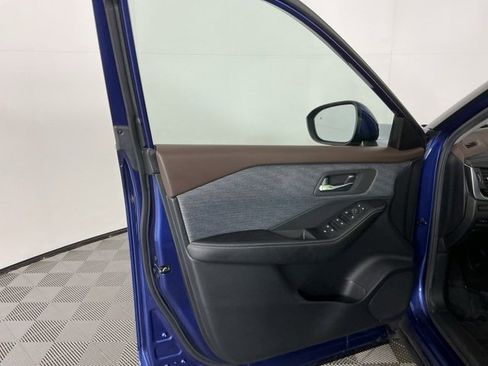 Used 2023 Nissan Rogue SV image 12