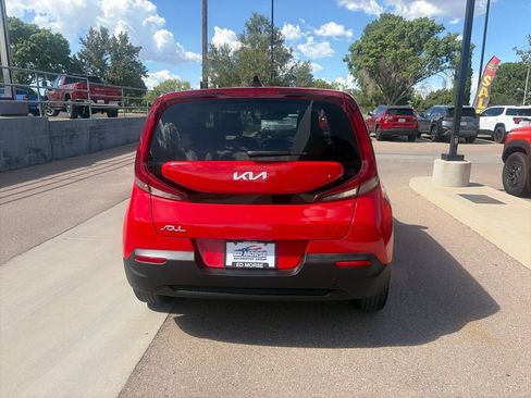 Used 2022 Kia Soul LX w/ Technology Package FWD image 6
