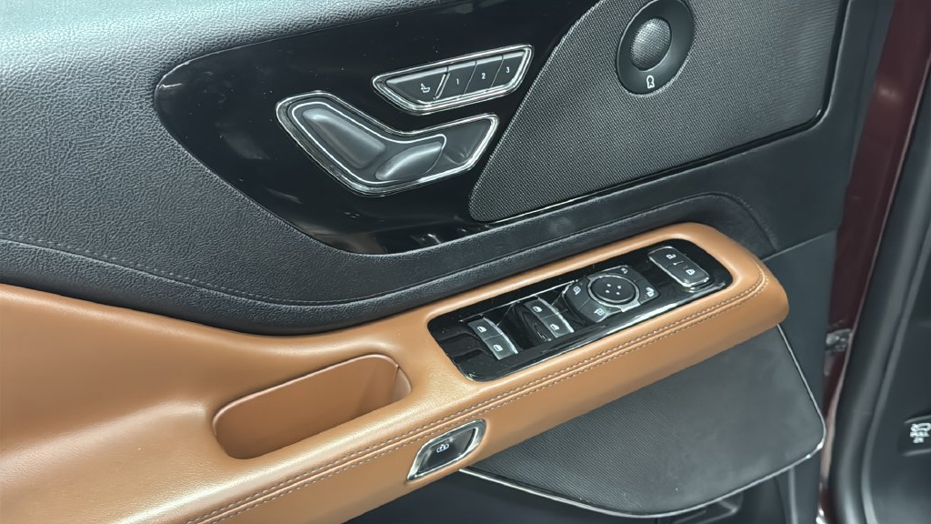 Used 2022 Lincoln Aviator Grand Touring AWD/4WD image 22