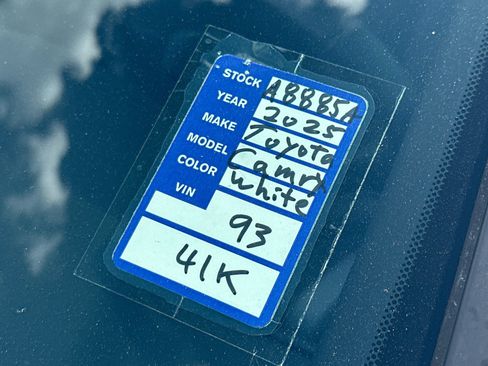 Used 2025 Toyota Camry SE FWD image 25