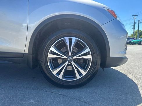 Used 2019 Nissan Rogue SV w/ Premium Package AWD/4WD image 14