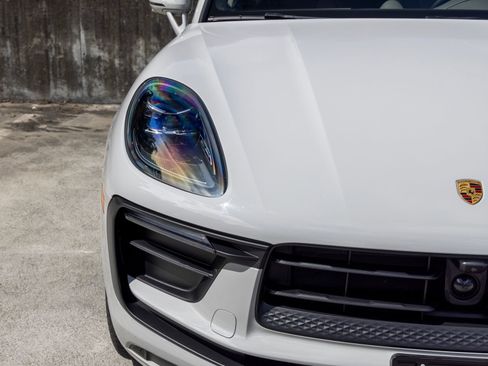Certified 2025 Porsche Macan AWD/4WD image 14