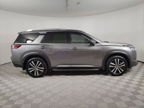 Used 2023 Nissan Pathfinder Platinum image 8