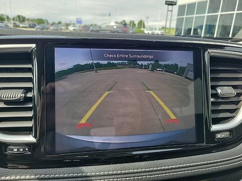 Used 2023 Chrysler Pacifica Limited FWD image 31