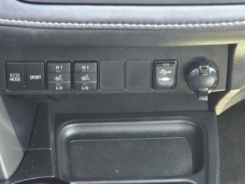 Used 2016 Toyota RAV4 Limited image 40