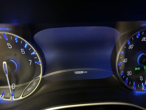 Used 2017 Chrysler Pacifica Touring-L Plus image 4