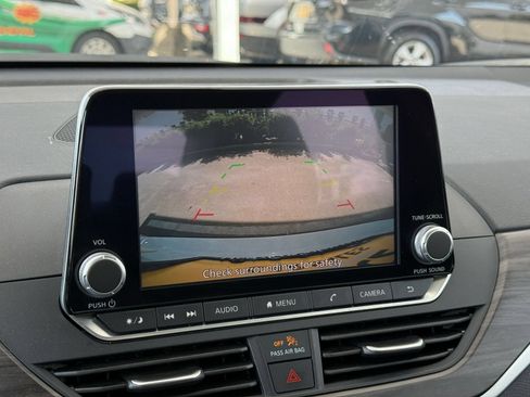 Used 2025 Nissan Altima 2.5 SV FWD image 24