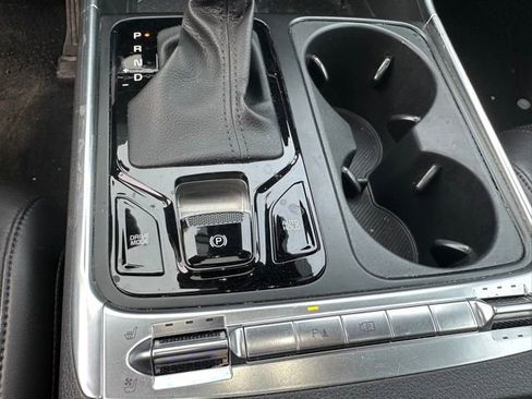 Used 2025 Kia Carnival SX w/ SX Dark Edition Package FWD image 23