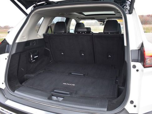 Used 2021 Nissan Rogue Platinum image 18