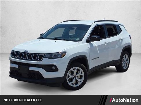 Used 2025 Jeep Compass Latitude AWD/4WD image 1